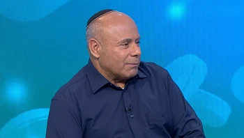 פסים כהים בציפורניים? מה זה אומר ומתי זה קורה
