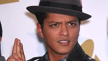 כמה?! ברונו מארס צבר חוב עצום של 50 מיליון דולר - בגלל הימורים