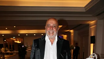 עמוס לוזון בזוגיות חדשה עם בחורה הצעירה ממנו ב-30 שנה