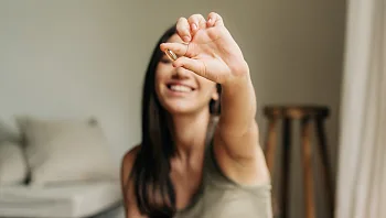 אימון מהספה: הגלולה שתפעיל את השרירים שלכם - מבלי שתזוזו