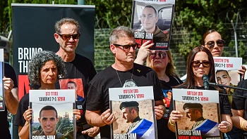 הורי החיילים החטופים: "עד היום שתקנו, הפחידו אותנו"