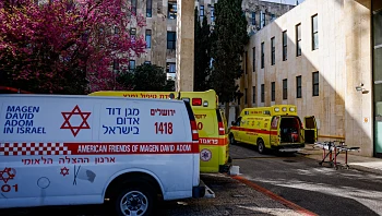 האב שב לרכב אחרי שעות, שמע בכי - ומצא את בתו הפעוטה ברכב