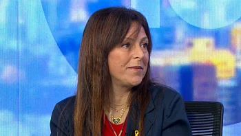 "צעקה שקטה חזקה מזו האלימה": אם החטוף נגד המחאות האלימות