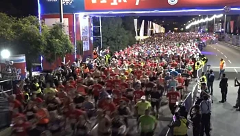 עם מיצג למען החטופים: מרוץ הלילה של ת"א יוצא לדרך