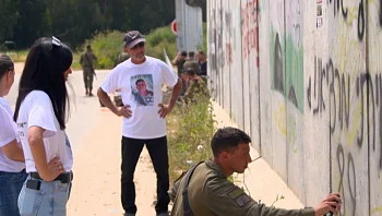 "נלחמו עד טיפת הדם האחרונה": ניצול קבוצת הריצה חזר לזירת הטבח