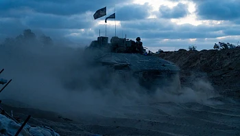 לוחם צנחנים נפצע קשה מירי RPG בדרום הרצועה; צה"ל תקף בלבנון