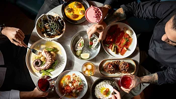 נוף לגנים הבהאיים ומסעדה משפחתית זולה: 5 עצירות טעימות בחיפה