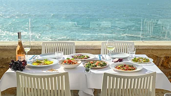 מסעדן ערבי פותח מסעדה כשרה בעכו, וזו לא התחלה של בדיחה