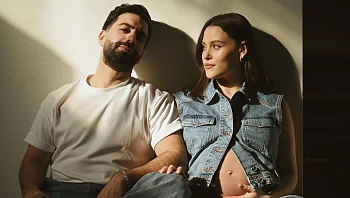 הפתעה כפולה: אליעד נחום ואשתו הפכו להורים - לתאומים!