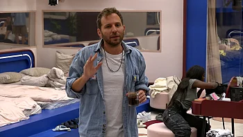 החיקוי של בן, שהצחיק את דיירי הבית