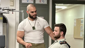 גם אנשי קבע יכולים להיות חטובים: הכירו את מחטב האריות