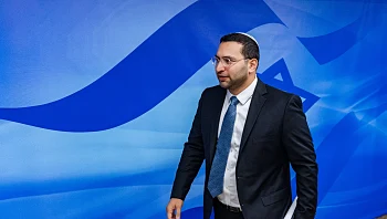 ביום ה-600: שלטי מחאה ליד בית השר וסרלאוף - שהתגאה בהסרתם