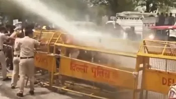 משטרת דלהי השתמשה במכת"זיות לפזר מפגינים שמחו על מחסור במים