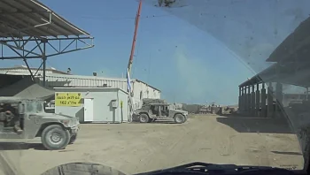 "מי אמר שבעזה אין מקלחת": עם תומכי הלחימה, בבסיס צה"ל ברפיח