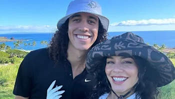 הבייבי כאן: השחקנית ונסה הדג'נס ילדה לראשונה