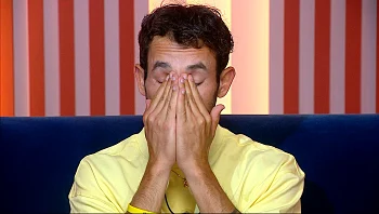 "אני מסתובב עם רגשות אשם כאילו אני רשע": עידן מתפרק בבכי