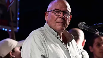 המשטרה פשטה על מטה ההסתדרות, יו"ר הארגון ואשתו נעצרו