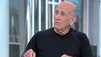 אולמרט ל-BBC: "מה שישראל עושה בעזה קרוב מאוד לפשע מלחמה"