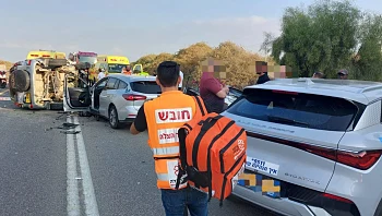 הרוגה ושלושה פצועים בתאונה בין 3 כלי רכב בנגב