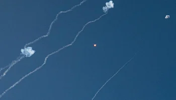 מאות שיגורים לצפון; צה"ל יירט כטב"ם בשמי סוריה