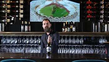 צפו: המומחה של "יינות שקד" מתאים יין למנות של משחקי השף