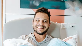 שמחה כפולה: מיקי גבע אבא לתאומות!