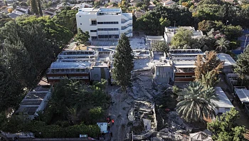 נזק כבד לבי"ס ברמת גן: "ראש הנפץ של הטיל ששוגר מתימן התפוצץ"