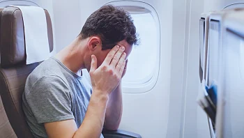 לא נעים: נוסע השתין על נוסע אחר במהלך הטיסה