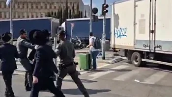 עימותים בין שוטרים לחרדים קיצונים בתל השומר; כבישים נחסמו