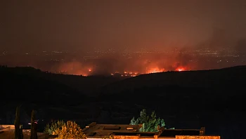 מאבק באש אל תוך הלילה: כ-160 צוותים פועלים ב-9 מוקדי שריפה