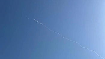לראשונה מאז תקיפות צה"ל בתימן: יורט טיל ששיגרו החות'ים למרכז