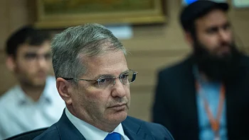 סמנכ"ל במשרד החינוך קרא לבטל את משפט רה"מ, וטרם זומן לבירור