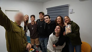חופשי שוב - אחרי 584 ימים: עידן אלכסנדר חזר הביתה