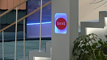 זיהיתם את הכפתור האדום המסתורי? כי הוא מגיע להרעיד את הבית