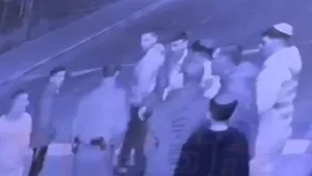 בגלל תלונה על רעש: שוטר תקף באגרופים חייל משוחרר | תיעוד