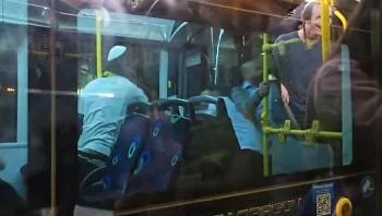 לאחר ההפסד בגמר: אוהדי בית"ר תקפו נהגי אוטובוס בי-ם | תיעוד