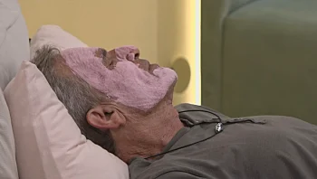 יוסי בבליל בטיפול פינק מאסק