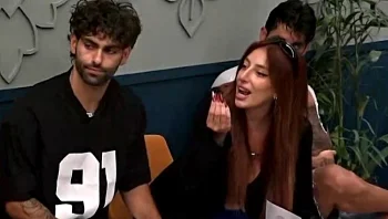 "את רוצה שכולם יראו איזה תחתונים את לובשת": האסיפה שגרמה למאי לצאת מכליה