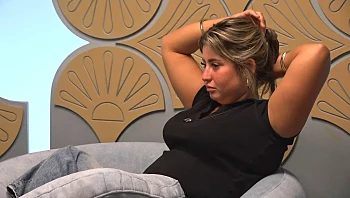 "ישנה עם תמונה שלו בכרית": שלקה בוידוי על ארז איסקוב