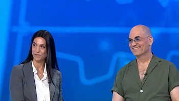 האם כדאי שתלים מעל או מתחת לשריר השד?