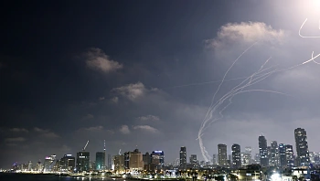 שיגורים בודדים איראן: אזעקות הופעלו במרכז, לא דווח על נפגעים
