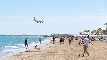 עד 200 אירו לטיסת הלוך ושוב: היעדים הזולים ביותר לחודש יולי