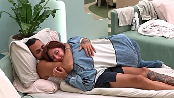 "פלירטוט בלי משמעות": מאי מעלה הילוך ויובל שואל "מה עם טל?"