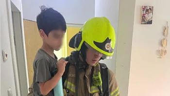 "היו עם כפכפים ופיג'מה": הכבאי שחילץ ילד מהדירה ההרוסה מדבר