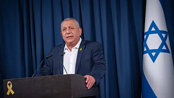 סקר מנדטים: איזנקוט ובנט יחד נחלשים - ולאף גוש אין ממשלה