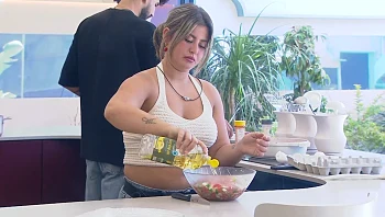 כמה?! אנחנו המומים ממה ששלקה שמה בסלט ירקות