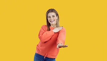 מורה הושעתה לאחר שהשתכרה וביקשה מהתלמידים לרקוד מקרנה