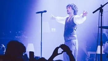 לא זמר של להיט אחד: הזמר הצעיר הוכיח שלפניו עתיד ורוד