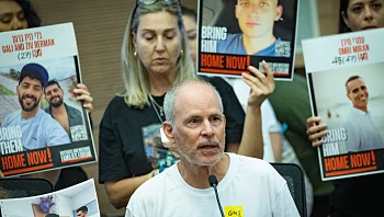 קית' סיגל: "נאלצו להוציא את מתן אנגרסט מהמנהרה כדי שיחיה"
