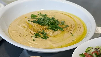 מהעיר התחתית למעוז ההיפסטרים: החומוסיות הכי טובות בחיפה
